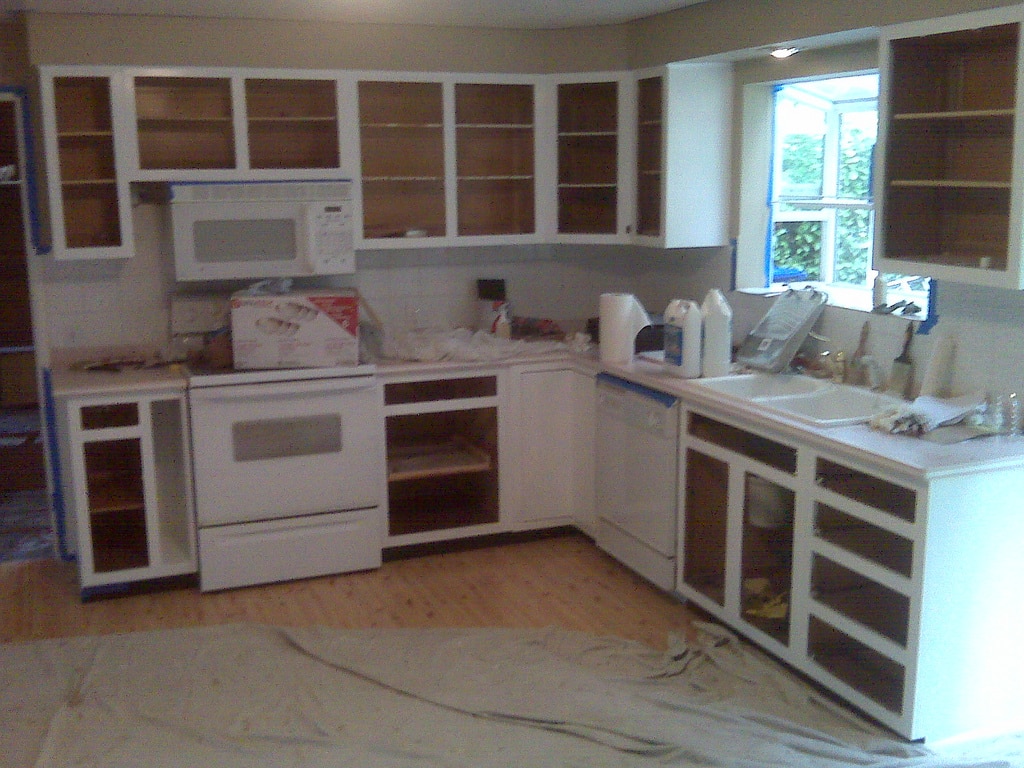 Painted kitchen cabinets. Image courtesy of Flickr
