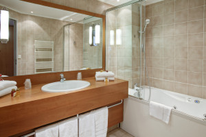 Bathroom_for_suite_-_Paris_Opera_Cadet_Hotel